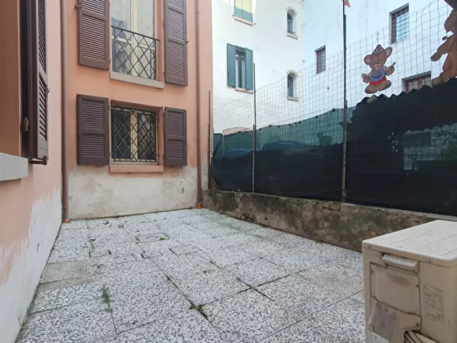 Immagine 19 di Negozio in affitto  in Piazza della Costituente a Mirandola