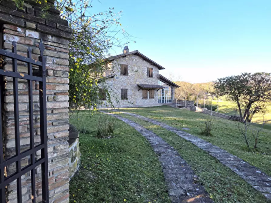 Immagine 1 di Villa in vendita  a Perugia