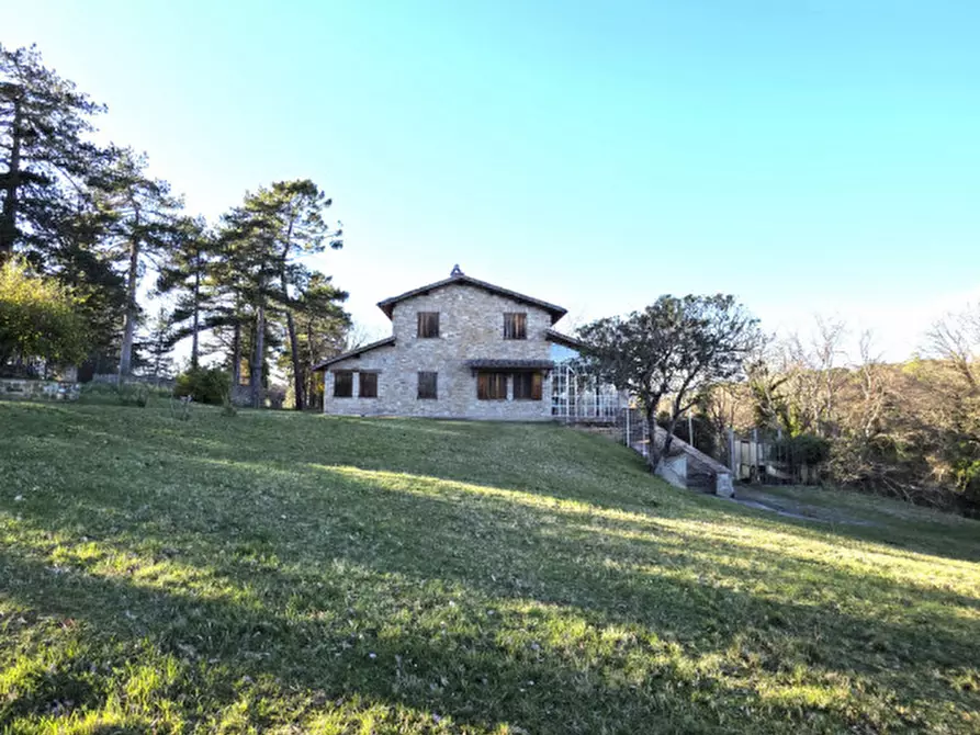 Immagine 2 di Villa in vendita  a Perugia