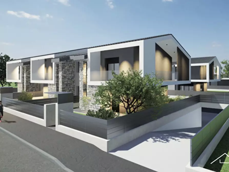 Immagine 2 di Villa in vendita  in Via Scuderlando a Castel D'azzano