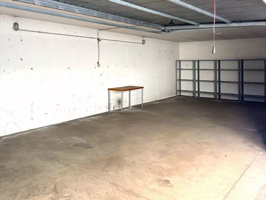 Immagine 3 di Garage in vendita  in Via Valpolicella a Verona