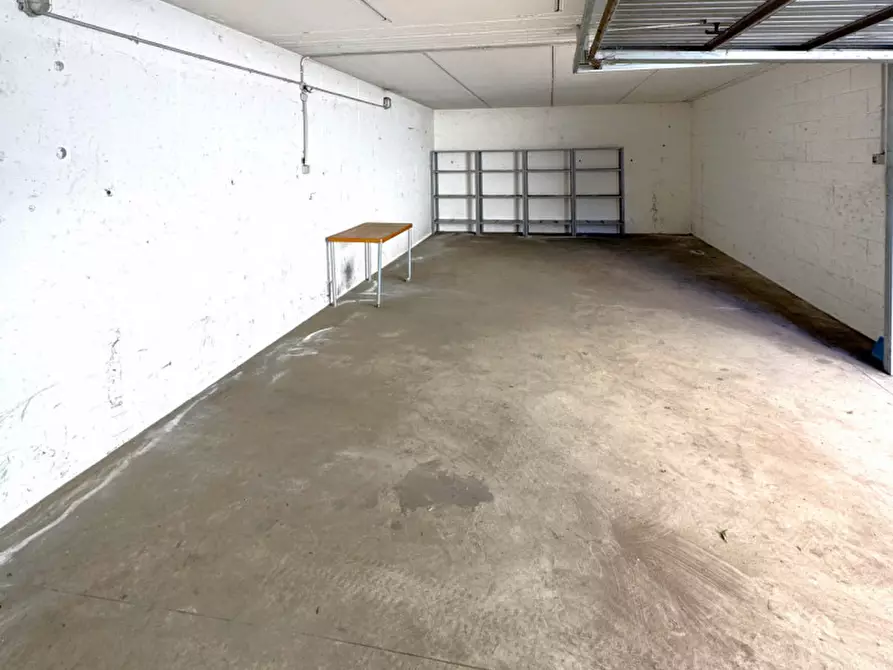 Immagine 4 di Garage in vendita  in Via Valpolicella a Verona