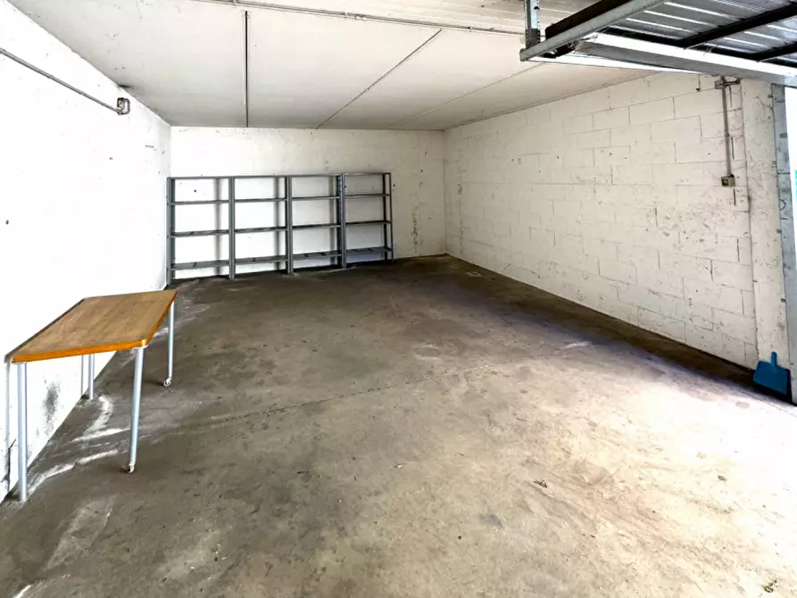 Immagine 5 di Garage in vendita  in Via Valpolicella a Verona