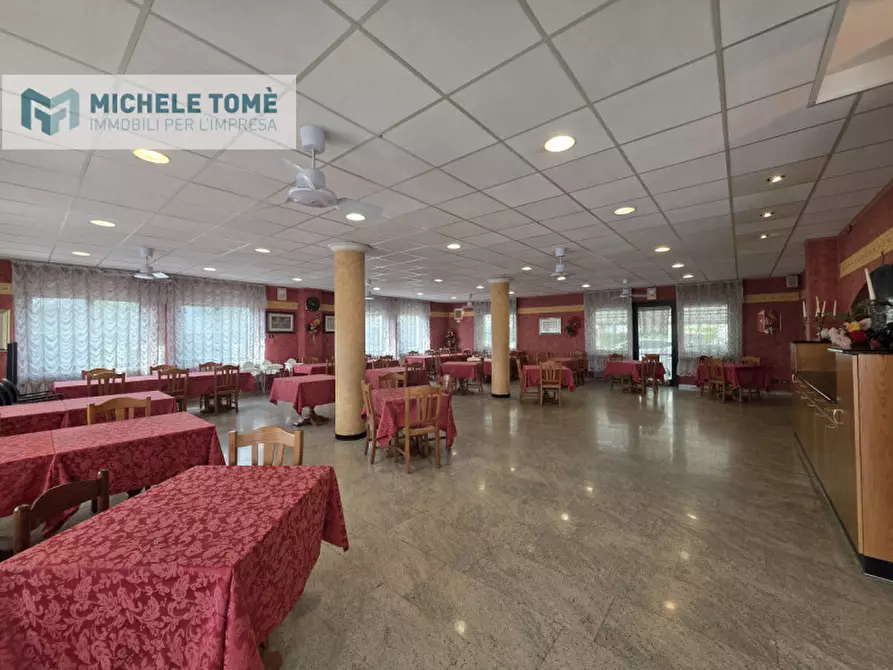 Immagine 3 di Negozio in affitto  in strada provinciale 4 a Sant'ambrogio Di Valpolicella