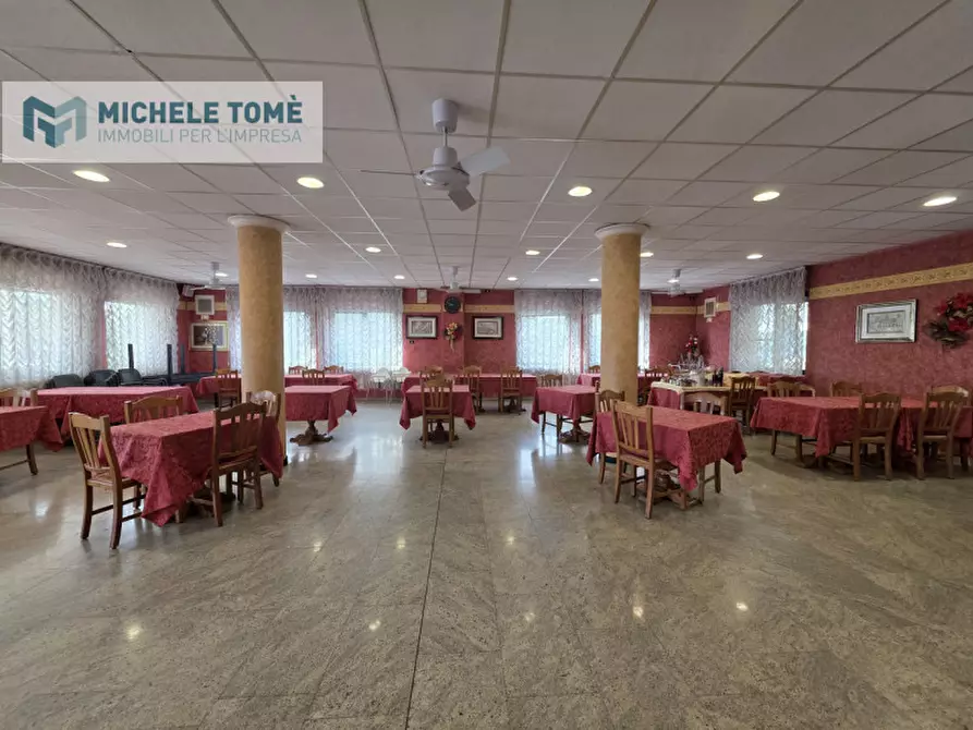 Immagine 8 di Negozio in affitto  in strada provinciale 4 a Sant'ambrogio Di Valpolicella