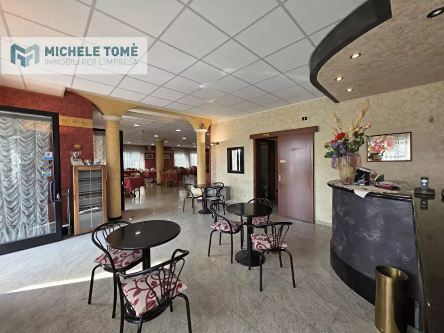 Immagine 10 di Negozio in affitto  in strada provinciale 4 a Sant'ambrogio Di Valpolicella