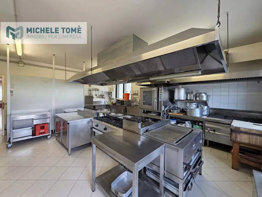 Immagine 11 di Negozio in affitto  in strada provinciale 4 a Sant'ambrogio Di Valpolicella