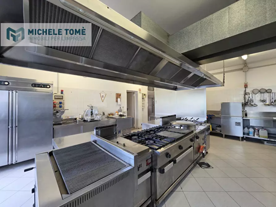 Immagine 12 di Negozio in affitto  in strada provinciale 4 a Sant'ambrogio Di Valpolicella