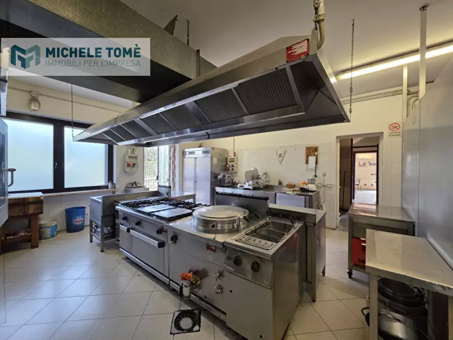 Immagine 13 di Negozio in affitto  in strada provinciale 4 a Sant'ambrogio Di Valpolicella