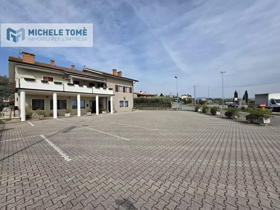 Immagine 19 di Negozio in affitto  in strada provinciale 4 a Sant'ambrogio Di Valpolicella