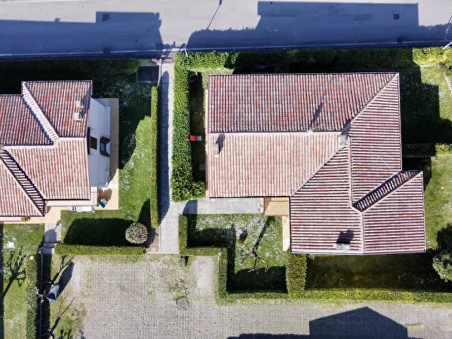 Immagine 25 di Appartamento in affitto  in via Monte Baldo a Lazise