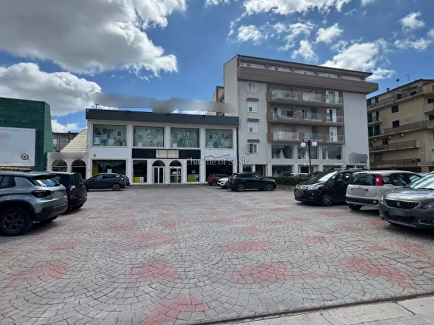 Immagine 2 di Negozio in affitto  in Via della Costituzione a Modica