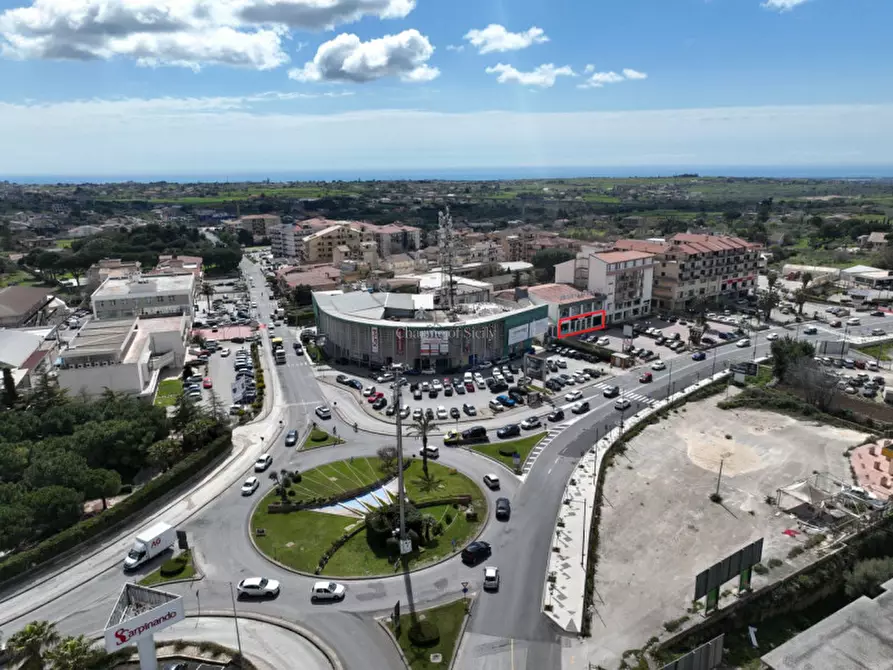 Immagine 4 di Negozio in affitto  in Via della Costituzione a Modica