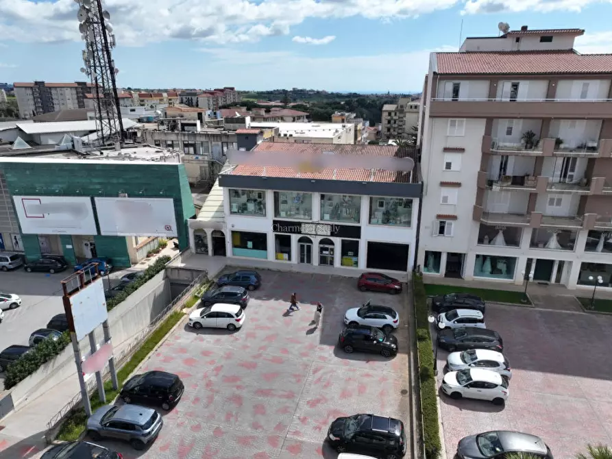 Immagine 6 di Negozio in affitto  in Via della Costituzione a Modica