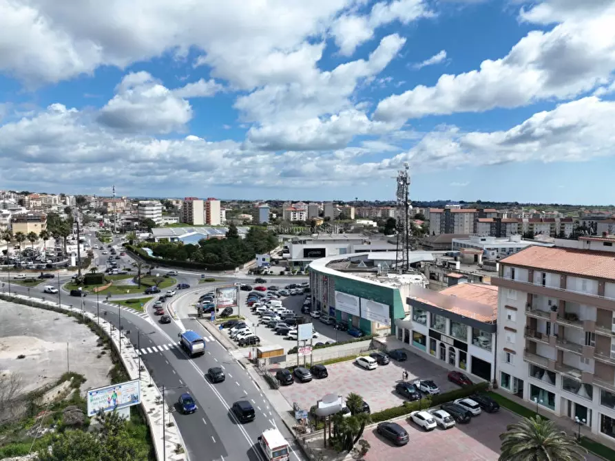 Immagine 9 di Negozio in affitto  in Via della Costituzione a Modica