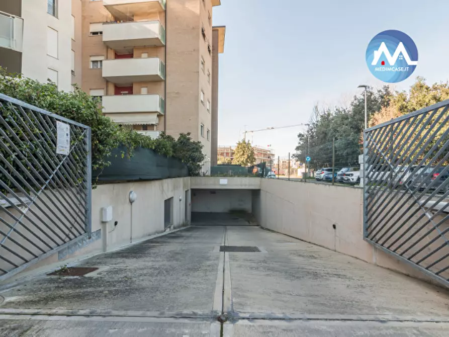 Immagine 3 di Garage in vendita  a Pesaro