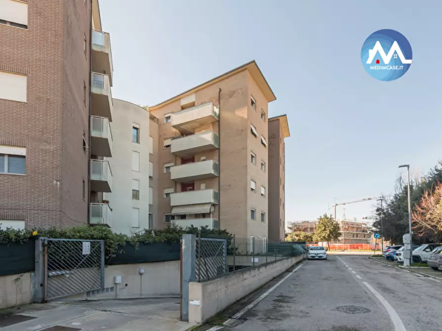 Immagine 4 di Garage in vendita  a Pesaro