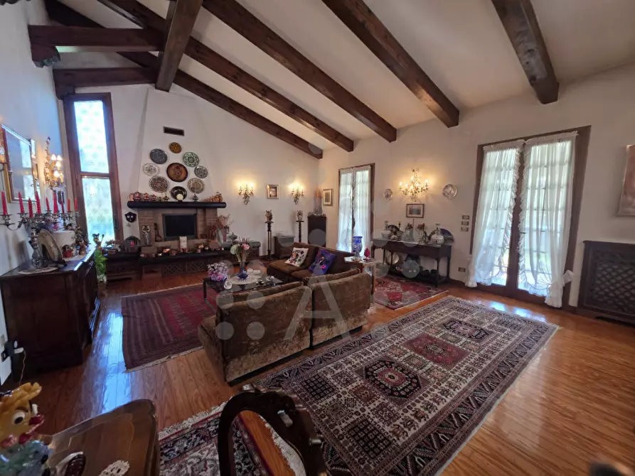 Immagine 5 di Villa in vendita  in Via Venezia a Selvazzano Dentro