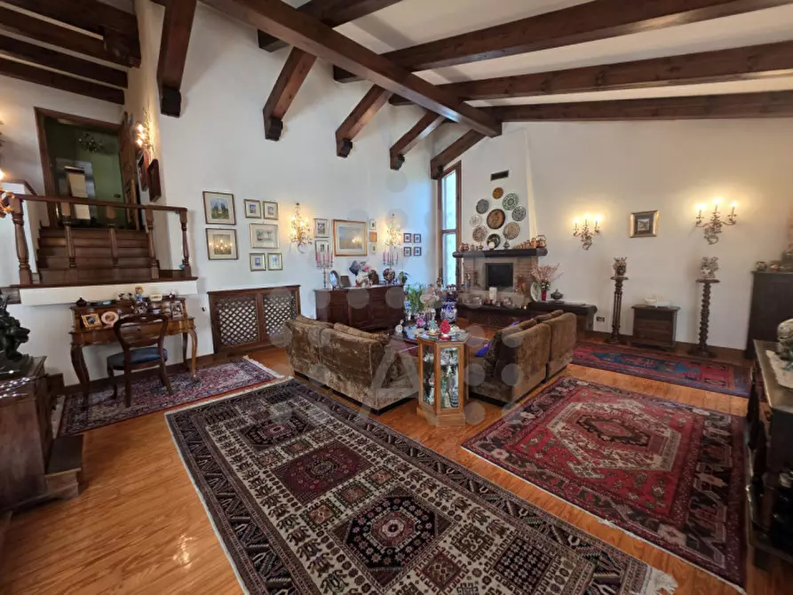 Immagine 6 di Villa in vendita  in Via Venezia a Selvazzano Dentro