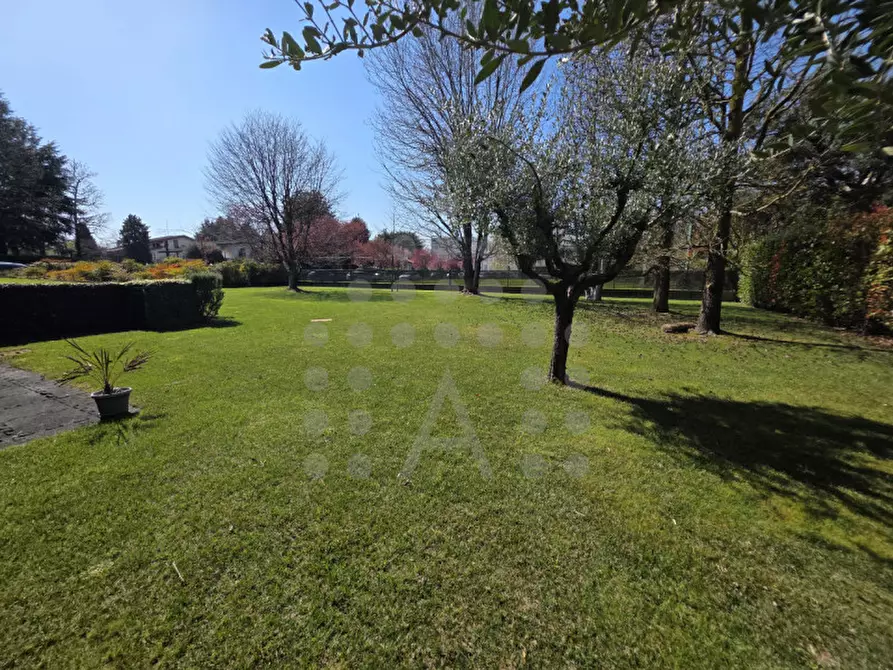 Immagine 25 di Villa in vendita  in Via Venezia a Selvazzano Dentro