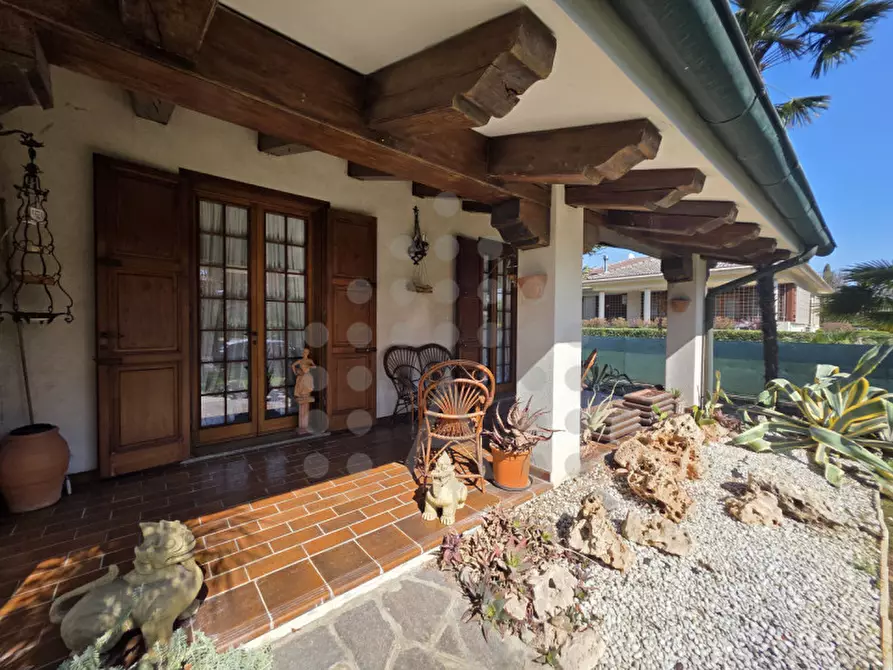 Immagine 23 di Villa in vendita  in Via Venezia a Selvazzano Dentro