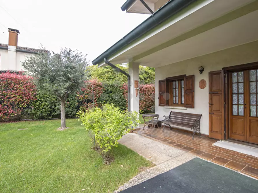 Immagine 33 di Villa in vendita  in Via Venezia a Selvazzano Dentro