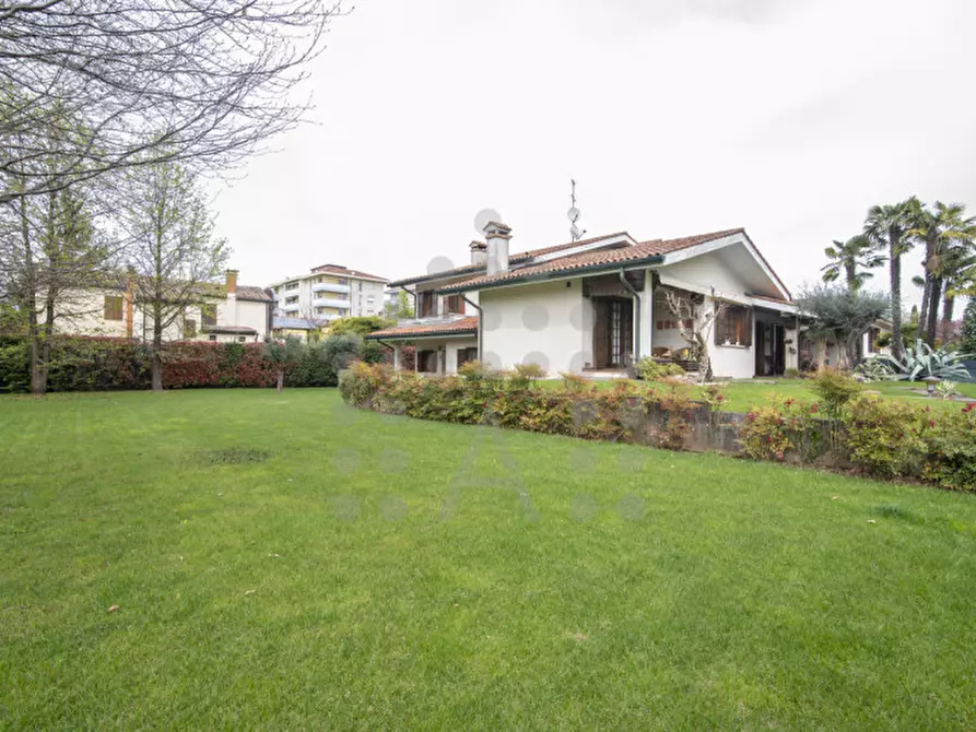 Immagine 35 di Villa in vendita  in Via Venezia a Selvazzano Dentro