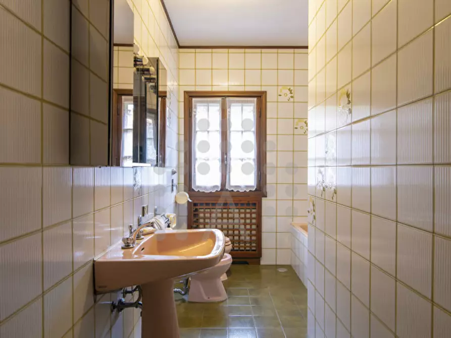 Immagine 38 di Villa in vendita  in Via Venezia a Selvazzano Dentro