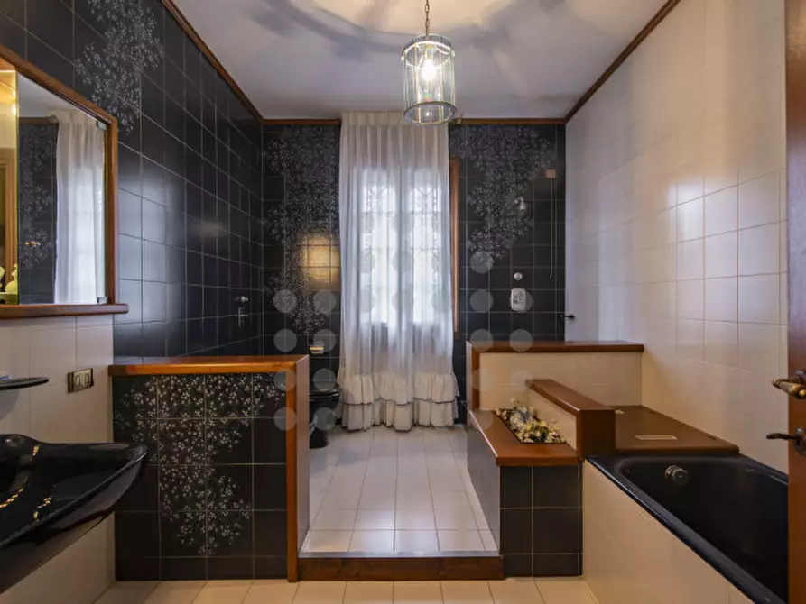 Immagine 41 di Villa in vendita  in Via Venezia a Selvazzano Dentro