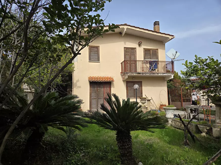 Immagine 1 di Villa in affitto  in via maresca a Roma