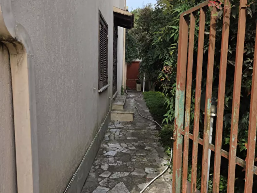 Immagine 19 di Villa in affitto  in via maresca a Roma