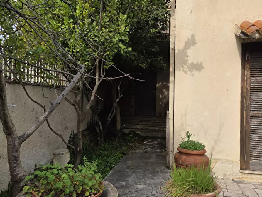 Immagine 20 di Villa in affitto  in via maresca a Roma