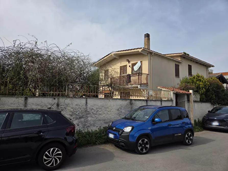 Immagine 24 di Villa in affitto  in via maresca a Roma