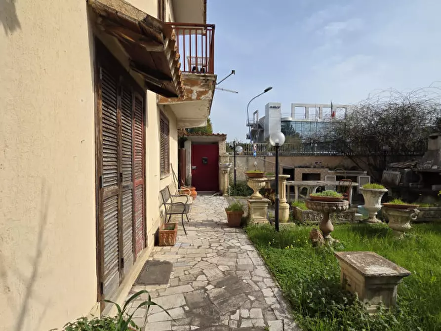 Immagine 25 di Villa in affitto  in via maresca a Roma
