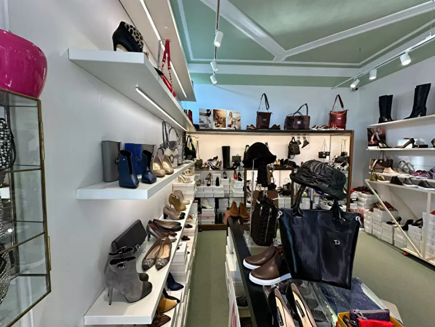 Immagine 9 di Attività commerciale in vendita  in Viale Giosuè Carducci 77 a Cesenatico