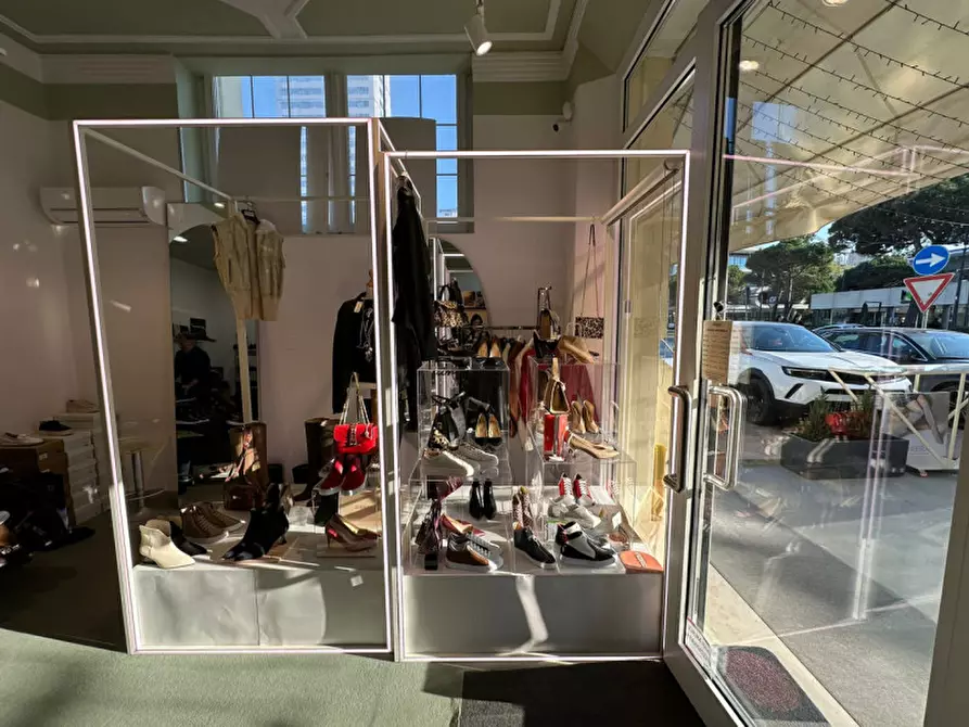 Immagine 10 di Attività commerciale in vendita  in Viale Giosuè Carducci 77 a Cesenatico