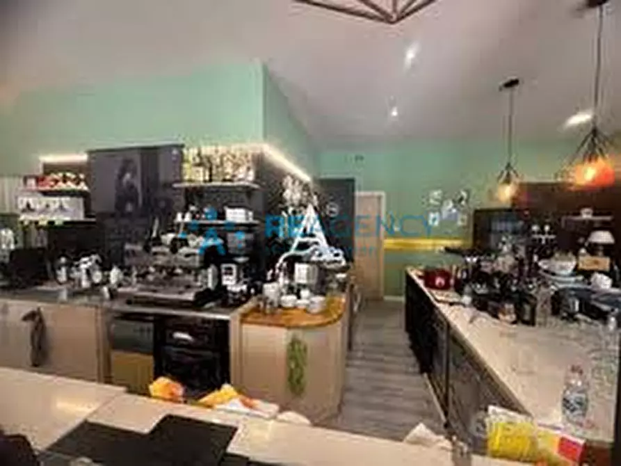 Immagine 2 di Attività commerciale in vendita  a Vicenza