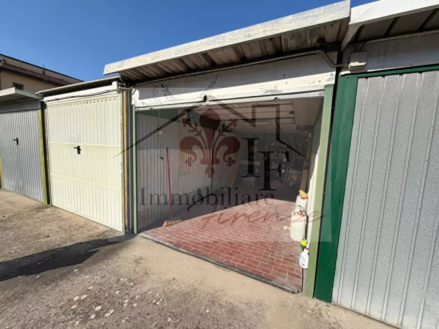 Immagine 1 di Garage in vendita  in via arturo ferrarin a Firenze