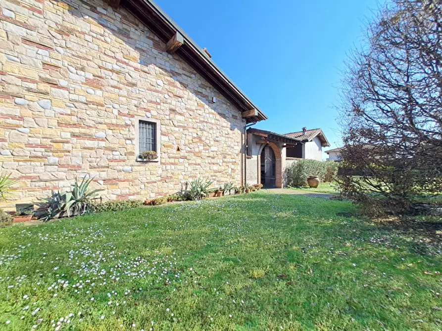 Immagine 1 di Casa indipendente in vendita  in Via Milano a Rovato