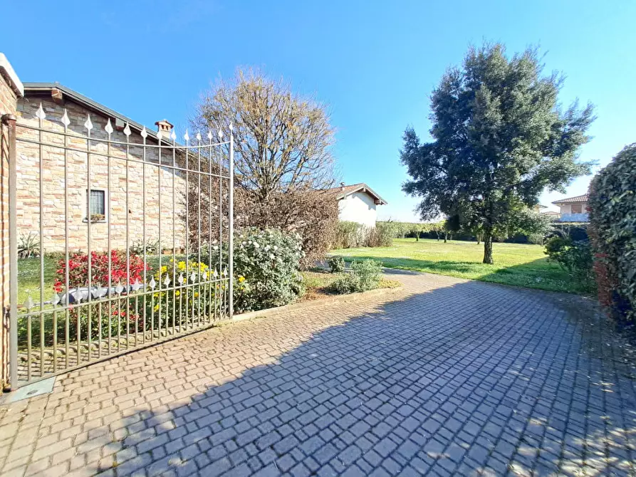 Immagine 2 di Casa indipendente in vendita  in Via Milano a Rovato