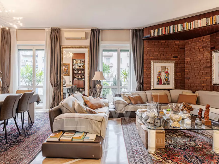 Immagine 1 di Appartamento in vendita  in Viale Emilio Caldara a Milano