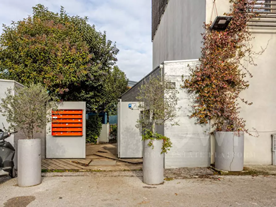 Immagine 30 di Appartamento in vendita  in Via Michele Pericle Negrotto, 31/10 a Milano