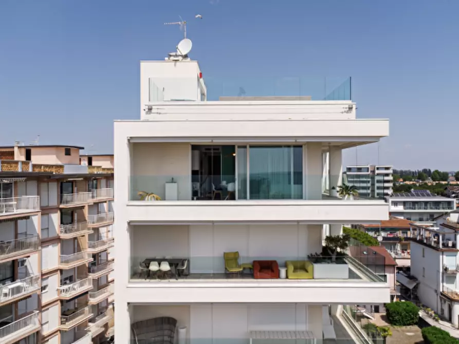 Immagine 1 di Attico in vendita  in Via Andrea Bafile 26° accesso al mare a Jesolo