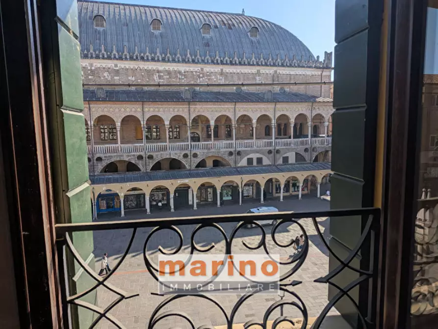 Immagine 4 di Appartamento in vendita  in Piazza della Frutta a Padova