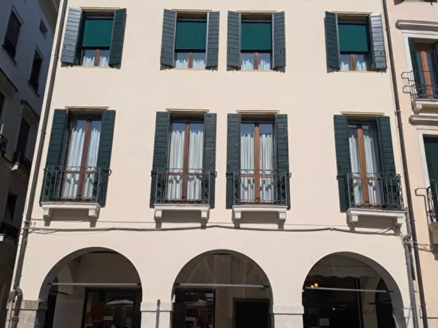 Immagine 12 di Appartamento in vendita  in Piazza della Frutta a Padova