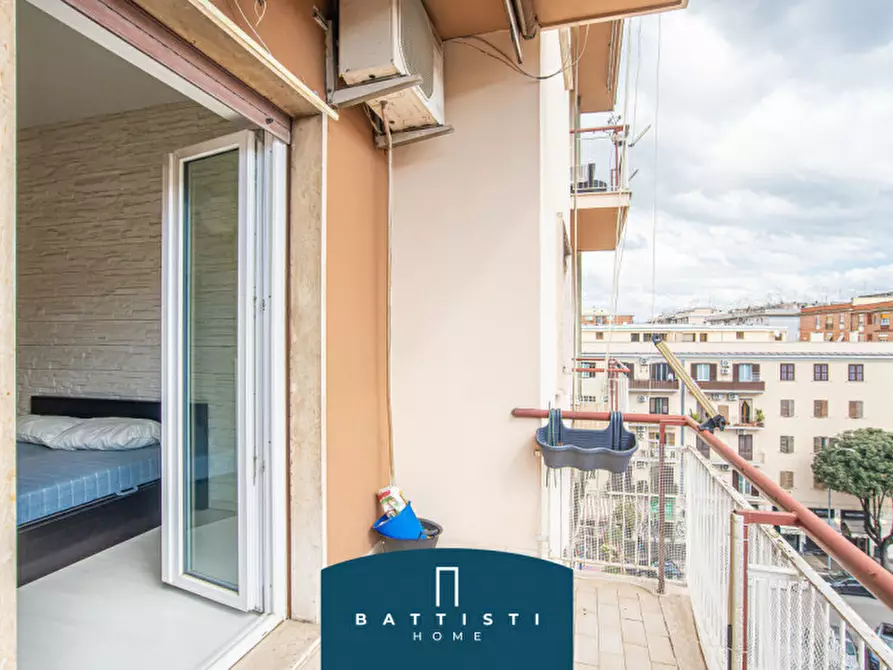 Immagine 3 di Appartamento in vendita  in Largo Appio Claudio a Roma