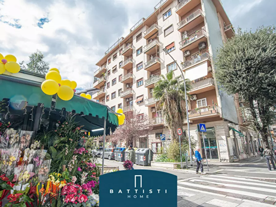 Immagine 4 di Appartamento in vendita  in Largo Appio Claudio a Roma