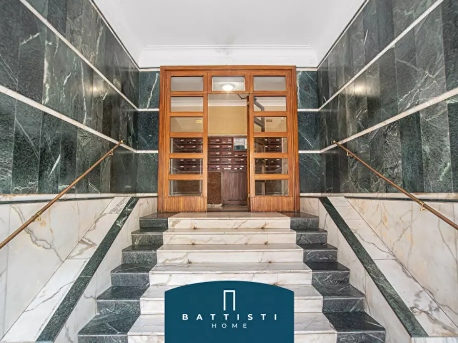 Immagine 5 di Appartamento in vendita  in Largo Appio Claudio a Roma