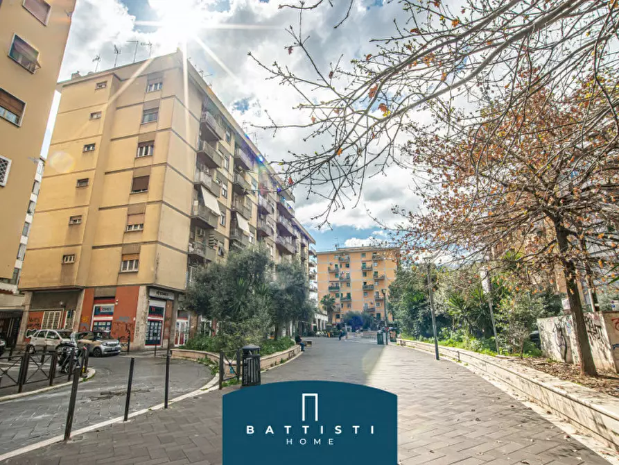Immagine 30 di Appartamento in vendita  in Largo Appio Claudio a Roma