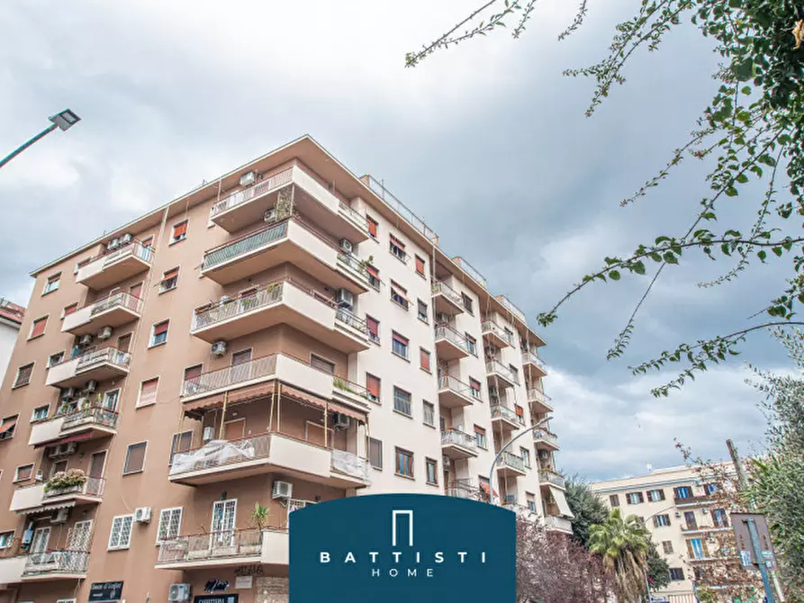 Immagine 33 di Appartamento in vendita  in Largo Appio Claudio a Roma